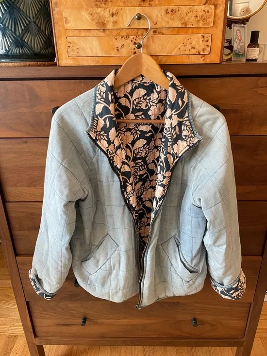 Farherty REVERSIBLE Light Wash Denim/Floral Quilted Jacket - Picture 2 of 11